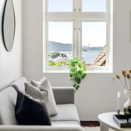 Charming In Sandviken With A View